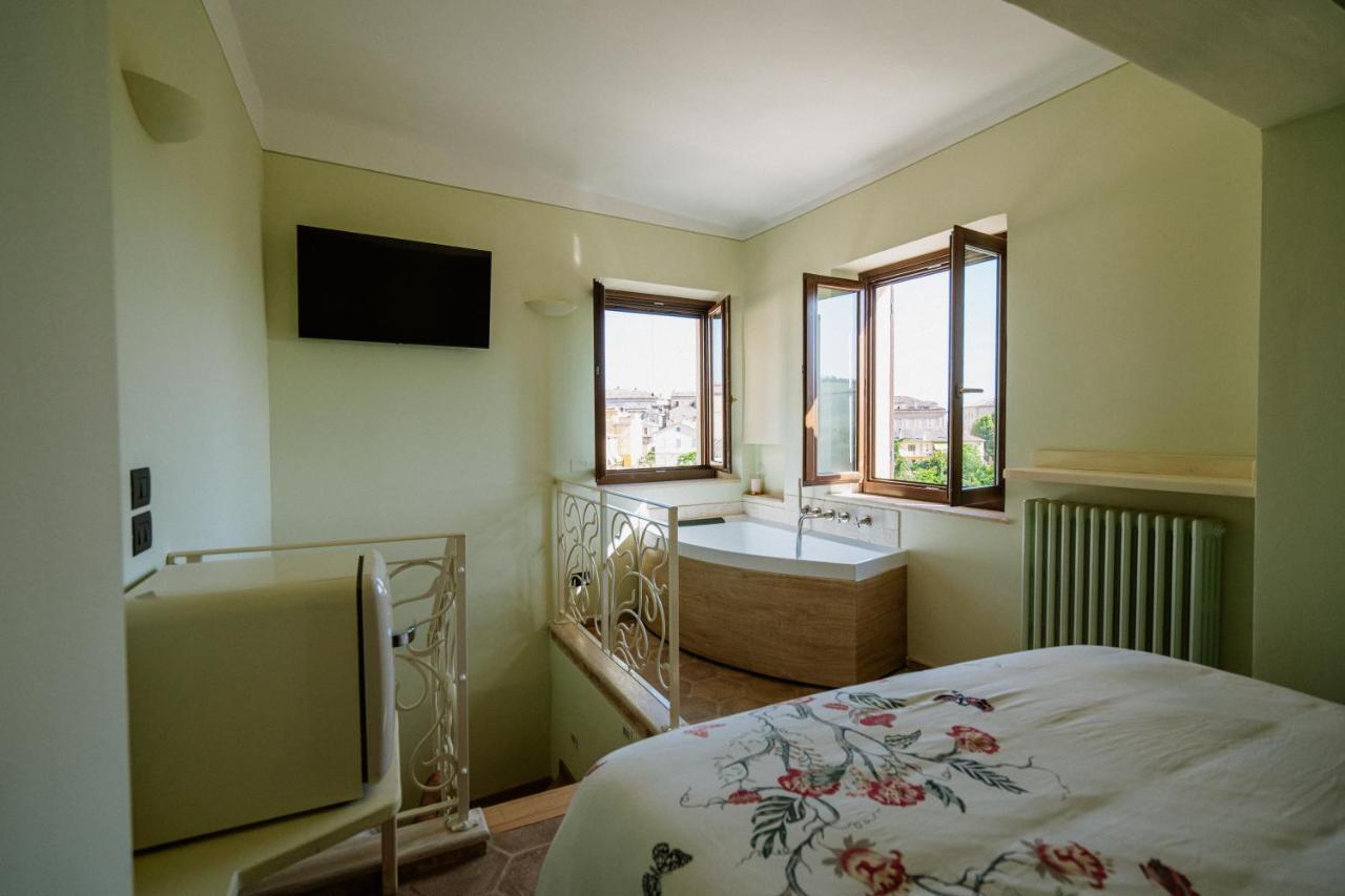 La Casa Delle Api Bed & Breakfast Offida Bagian luar foto