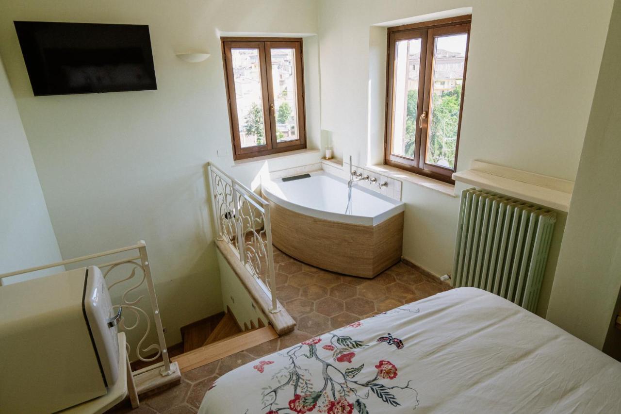 La Casa Delle Api Bed & Breakfast Offida Bagian luar foto