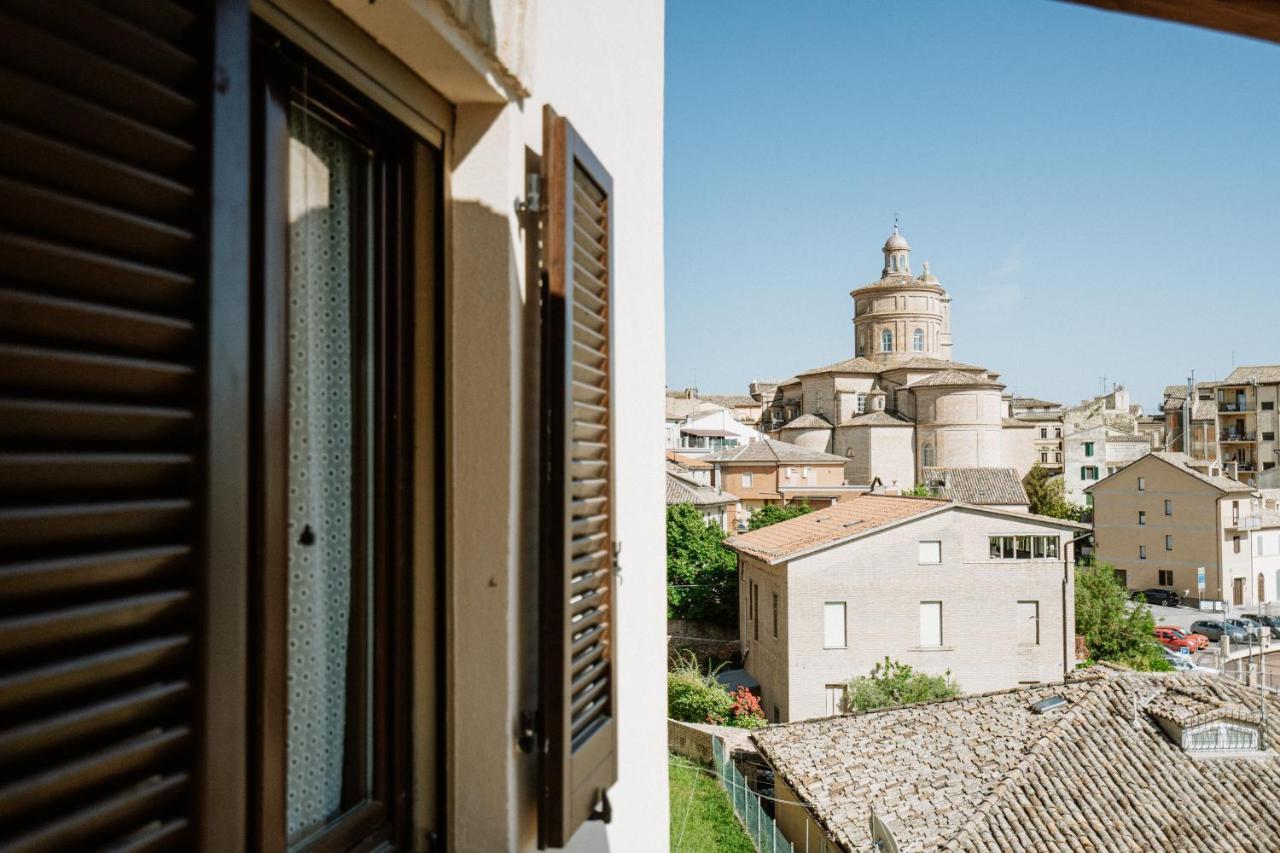 La Casa Delle Api Bed & Breakfast Offida Bagian luar foto