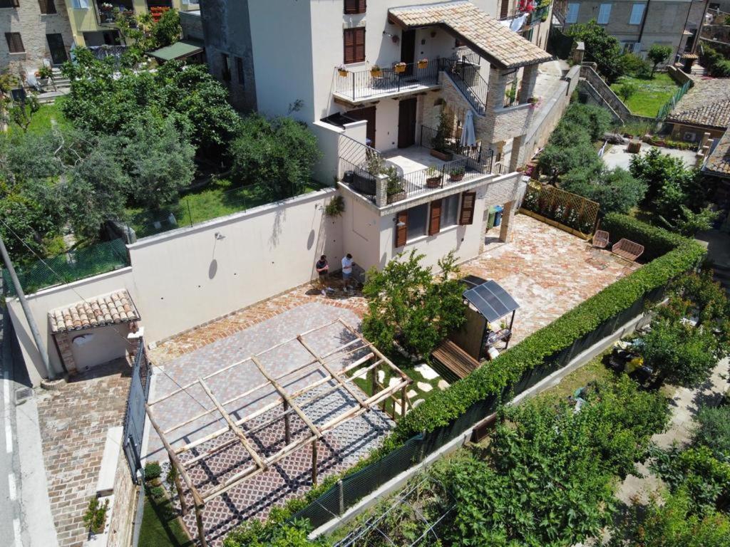 La Casa Delle Api Bed & Breakfast Offida Bagian luar foto